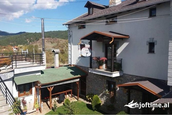 Ambiente Commerciale in Vendita 5+1 a Koriza - 26,000,000 Leke