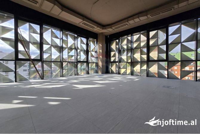 Ambiente Commerciale in Affitto 3+1 a Tirana - 3,000 Euro