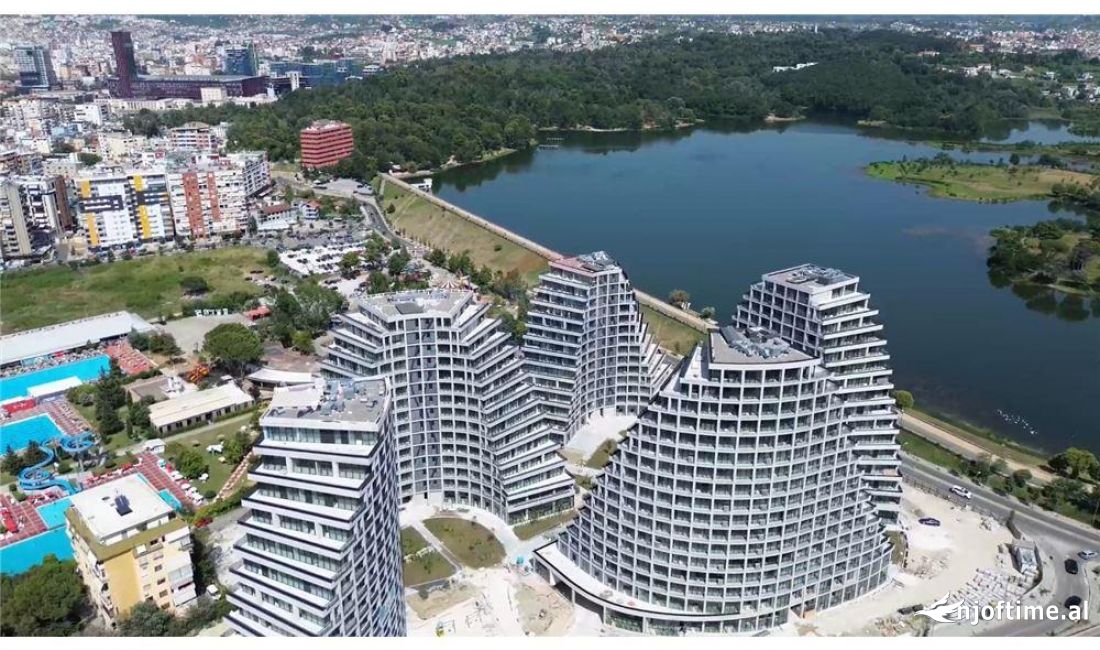 Shitet njesi biznesi ne nje nga komplekset me te bukura te Tiranes sic eshte Lake View.