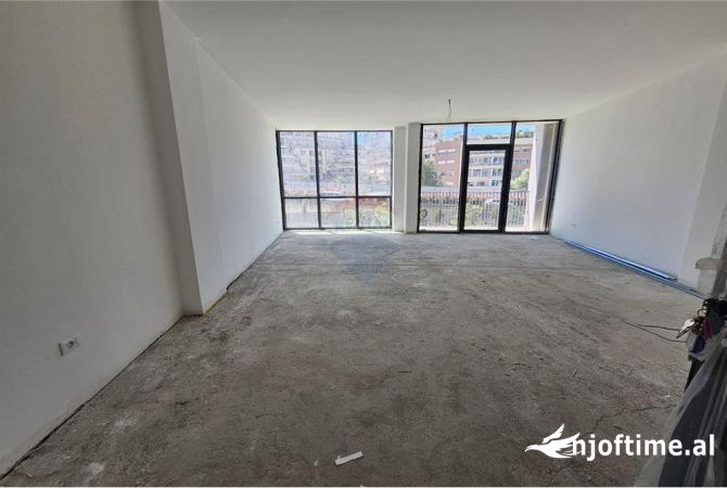 Business Property in Sale 3+1 in Tirana - 359,000 Euro