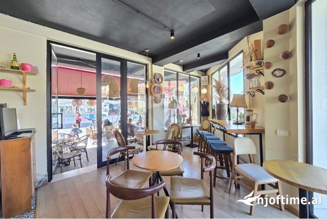 Ambiente Commerciale in Affitto 2+1 a Tirana - 1,800 Euro