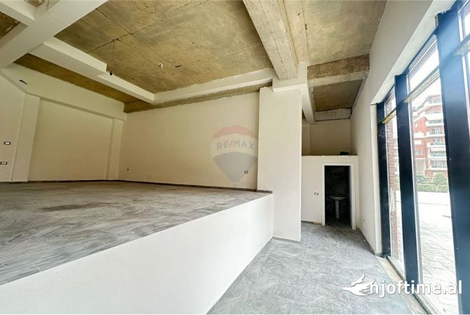 Ambiente Commerciale in Affitto 1+1 a Tirana - 800 Euro