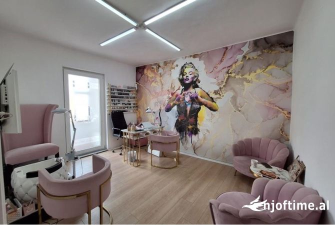 Ambiente Commerciale in Affitto 3+1 a Tirana - 700 Euro