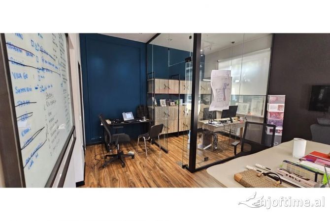 Ambiente Commerciale in Affitto 3+1 a Tirana - 1,700 Euro