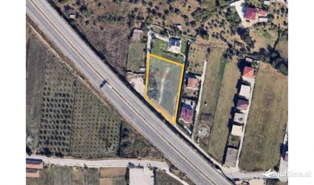 Toke njolle e kuqe per shitje ne Mullet prane TEG!