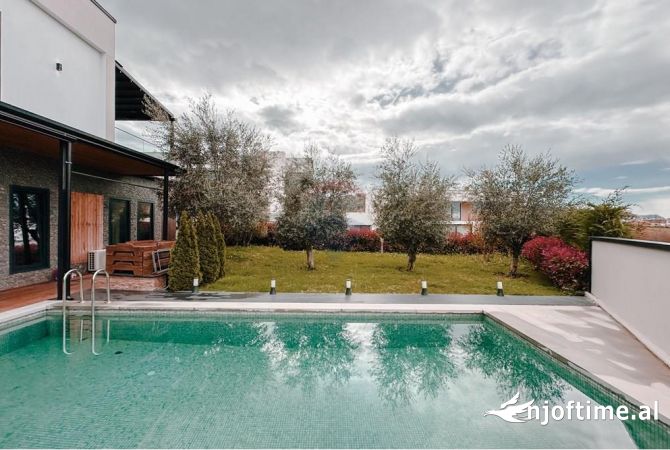 Villa di lusso in vendita a Tirana 4+1, Arredato