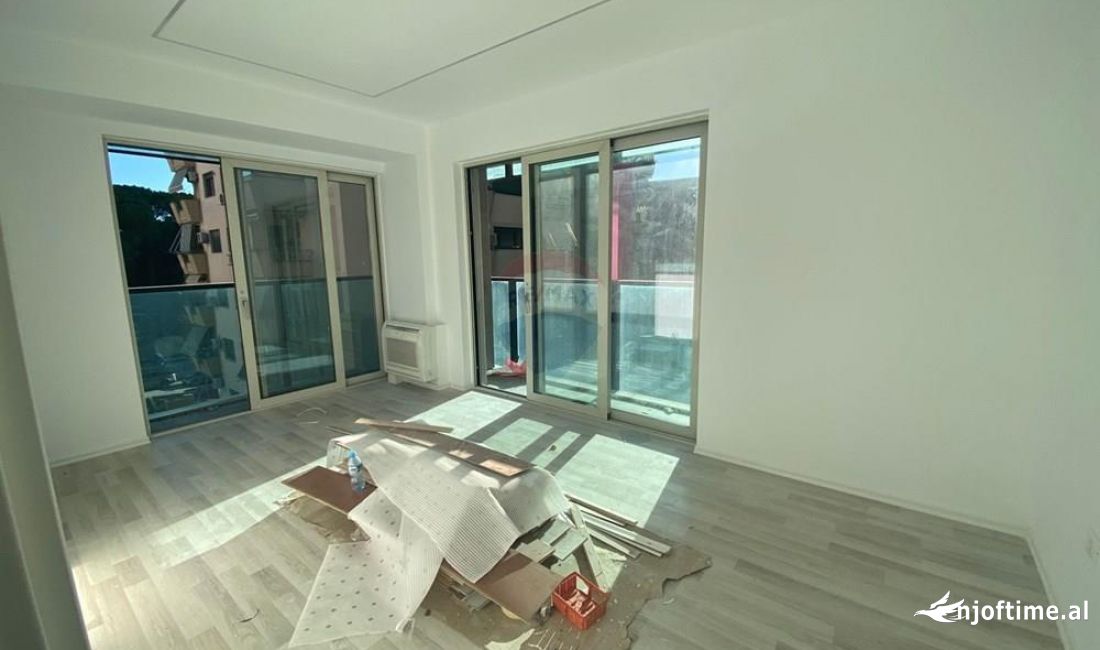 Shtepi ne shitje Apartament ne Tirane, 2+1, Mobilimi Bosh, pa mobiluar, Pagesa 580,000  Euro.