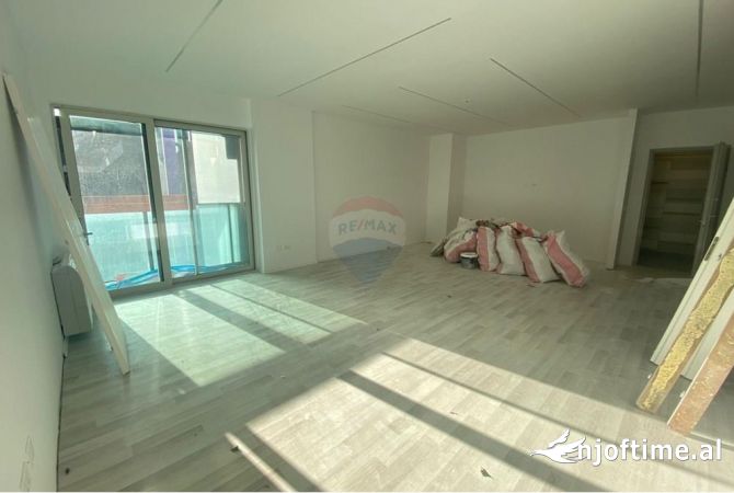 Shtepi ne shitje Apartament ne Tirane, 2+1, Mobilimi Bosh, pa mobiluar, Pagesa 580,000  Euro.