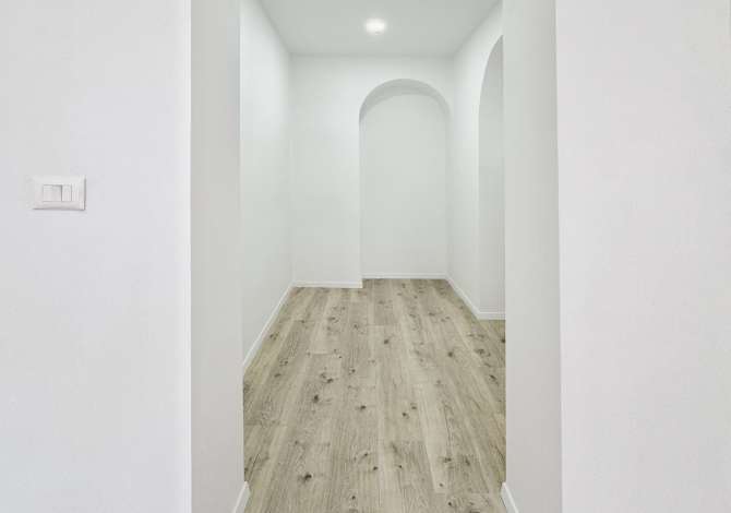 Jepet me Qira - HAPSIRE BIZNESI PRANE STADIUMIT DINAMO