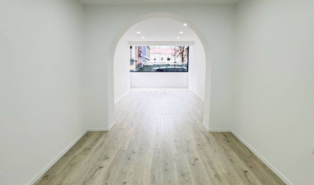 Jepet me Qira - HAPSIRE BIZNESI 46.8m2 PRANE STADIUMIT DINAMO