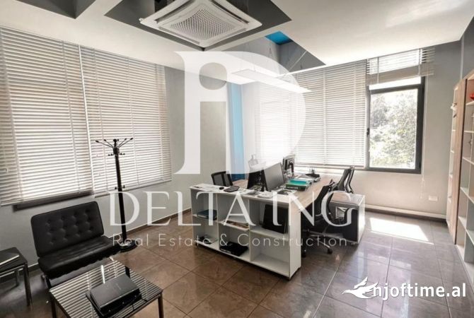 Ambiente Commerciale in Affitto 3+1 a Tirana - 900 Euro