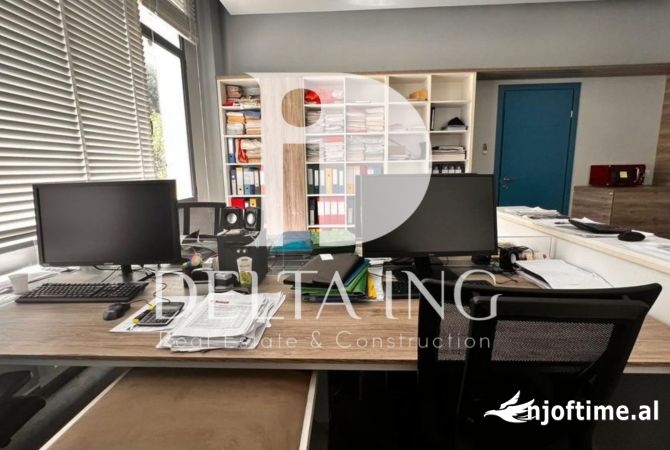 Ambiente Commerciale in Affitto 3+1 a Tirana - 900 Euro