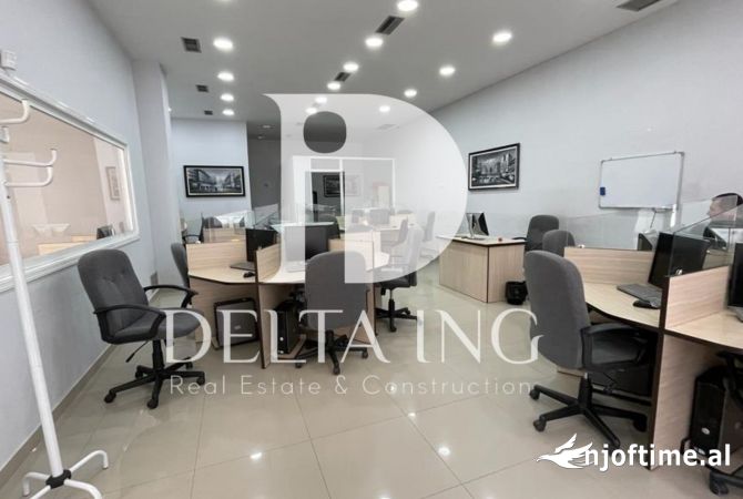 Ambiente Commerciale in Affitto 3+1 a Tirana - 1,000 Euro