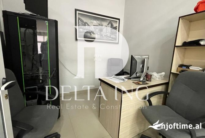 Ambiente Commerciale in Affitto 3+1 a Tirana - 1,000 Euro