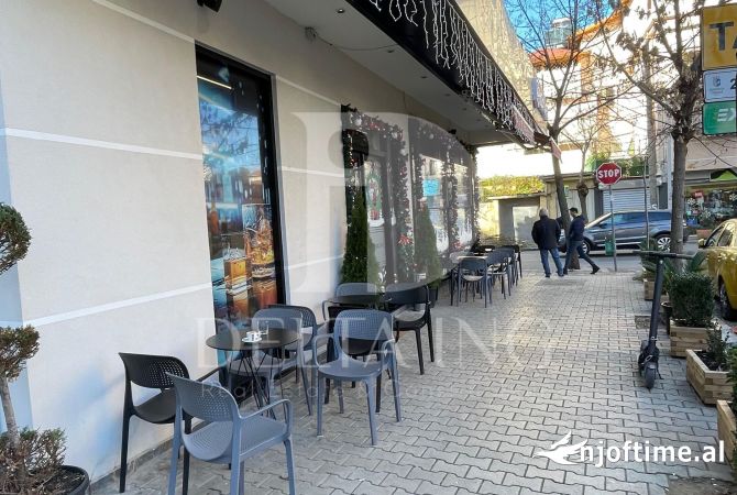 Ambiente Commerciale in Vendita 2+1 a Tirana - 600,000 Euro