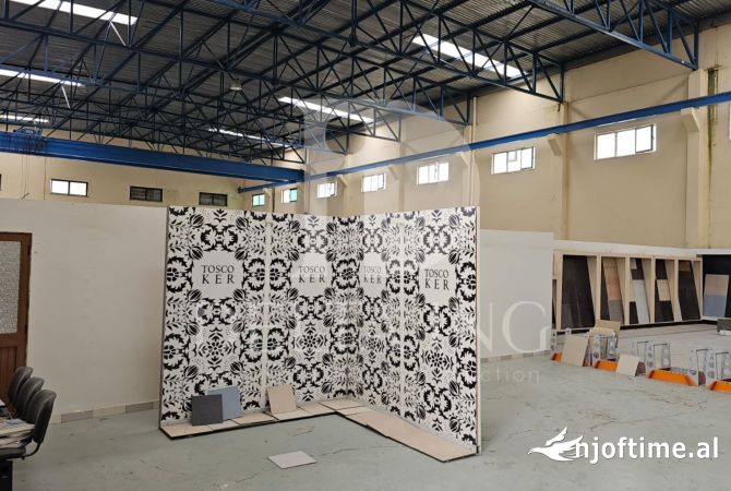 Ambiente Commerciale in Affitto 4+1 a Tirana - 5,000 Euro