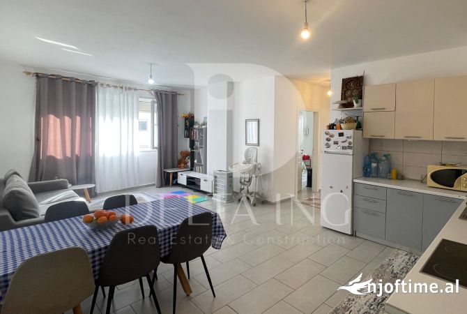 Shitet Apartament 3+1 në Astir