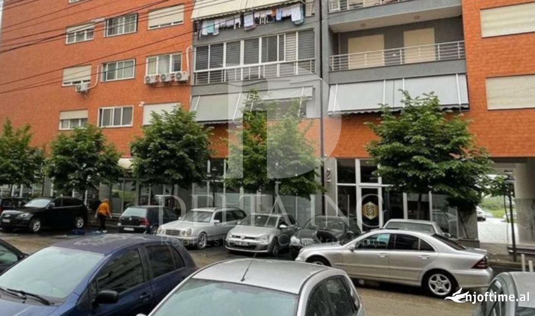 Shitet Dyqan ne Astir