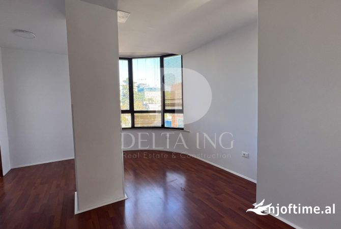 Ambiente Commerciale in Affitto 3+1 a Tirana - 1,800 Euro