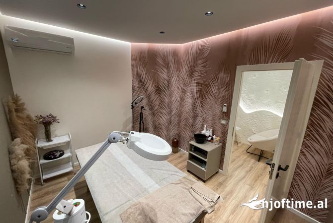 Ambiente Commerciale in Affitto 3+1 a Tirana - 600 Euro