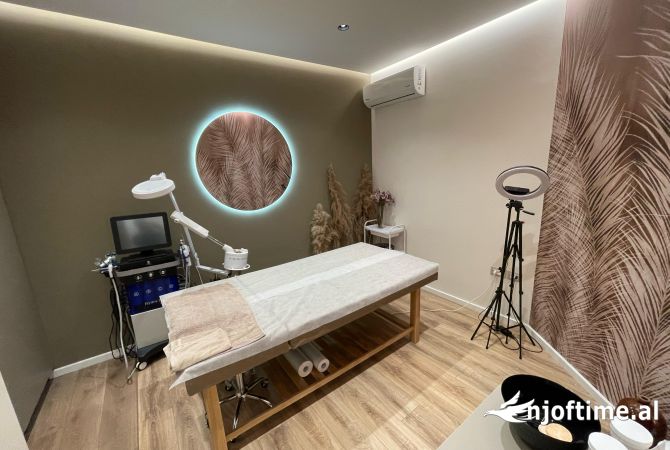 Ambiente Commerciale in Affitto 3+1 a Tirana - 600 Euro