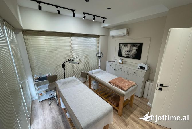 Ambiente Commerciale in Affitto 3+1 a Tirana - 600 Euro
