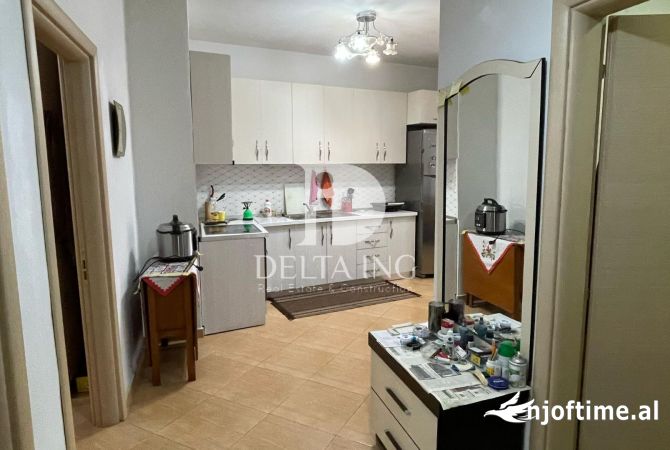 Appartamento in vendita a Tirana 2+1, Arredato
