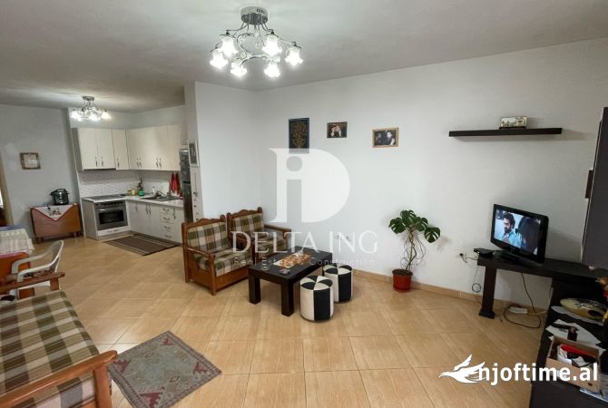 Appartamento in vendita a Tirana 2+1, Arredato