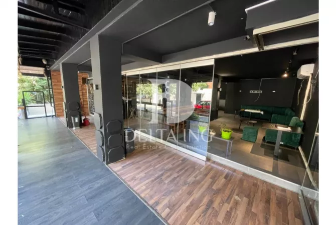 Ambient Komercial Luksoz me Qira ne zemer te Bllokut