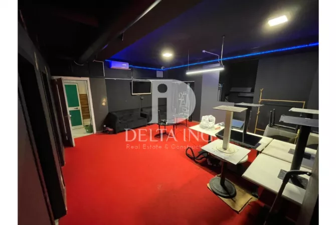 Ambient Komercial Luksoz me Qira ne zemer te Bllokut