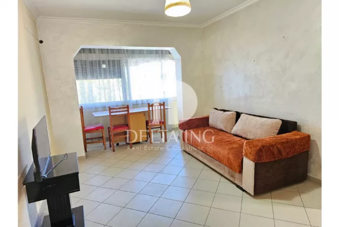 Shitet Apartament 1+1 tek zona e Brrylit