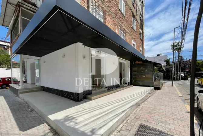 Shitet ambient ideal per biznes tek 21 Dhjetori, rruga "Frederik Shiroka"