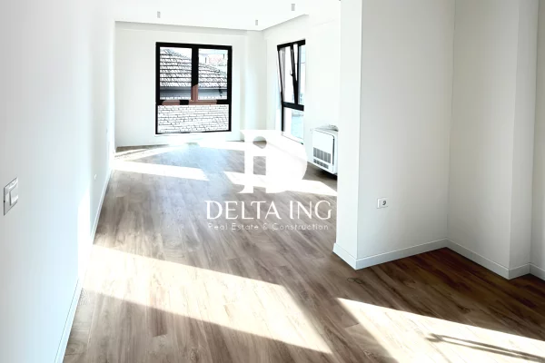 AMBIENT ME QIRA – PRANE SHKOLLES “ARBEN BROCI”, MYSYLM SHYRI