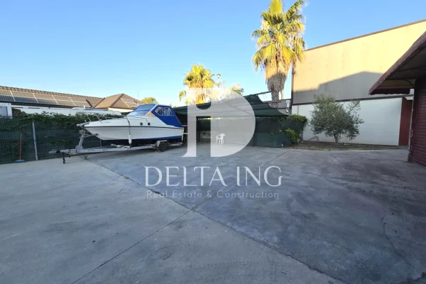 MAGAZINË ME QIRA – DOMJE (PRANË RRUGËS KRYESORE)