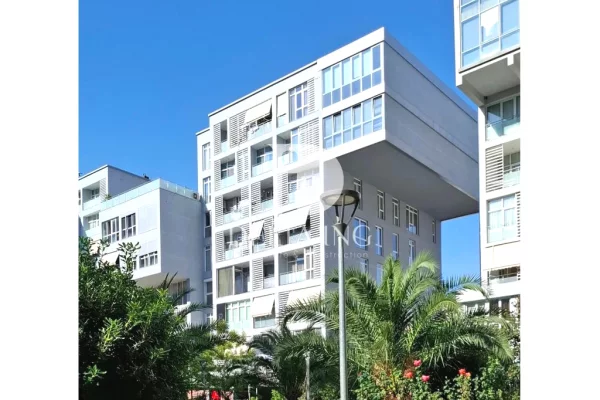 Appartamento in vendita a Tirana 2+1, Vuoto