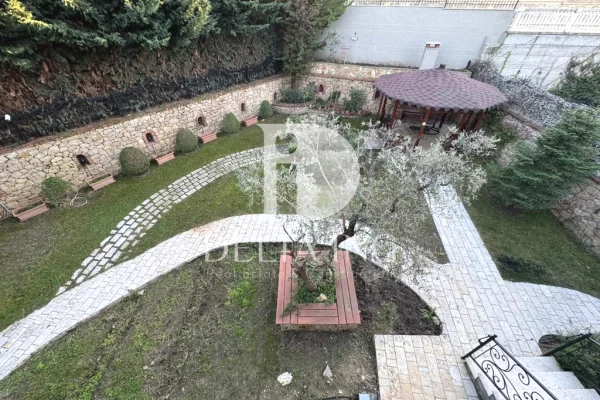 Luxury villas for rent in Tirana 6+1, In Part