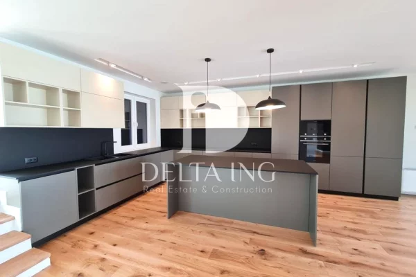 Villa di lusso in vendita a Tirana 7+1, SemiArredato