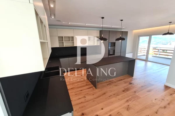 Villa di lusso in vendita a Tirana 7+1, SemiArredato