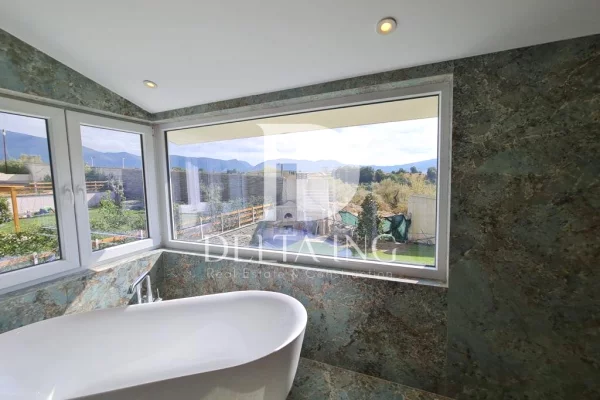 Villa di lusso in vendita a Tirana 7+1, SemiArredato