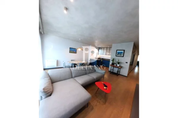 Ofrohet me qira apartament 3+1 – Pallati Credins, përballë Stadiumi Dinamo