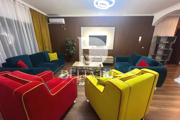 Appartamento in affitto a Tirana 2+1, Arredato