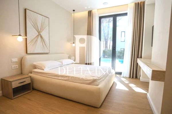 Shtepi ne shitje Vila Luksoze ne Durres, 7+1, Mobilimi E mobiluar, Pagesa 1,800,000  Euro.