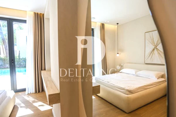 Shtepi ne shitje Vila Luksoze ne Durres, 7+1, Mobilimi E mobiluar, Pagesa 1,800,000  Euro.