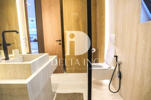 Shtepi ne shitje Vila Luksoze ne Durres, 7+1, Mobilimi E mobiluar, Pagesa 1,800,000  Euro.