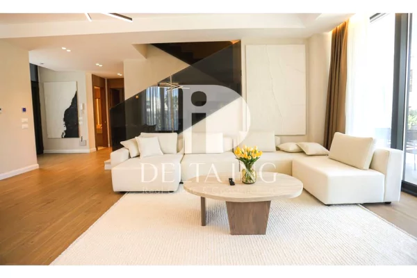 Shtepi ne shitje Vila Luksoze ne Durres, 7+1, Mobilimi E mobiluar, Pagesa 1,800,000  Euro.