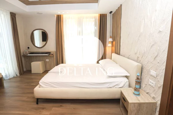 Shtepi ne shitje Vila Luksoze ne Durres, 7+1, Mobilimi E mobiluar, Pagesa 1,800,000  Euro.