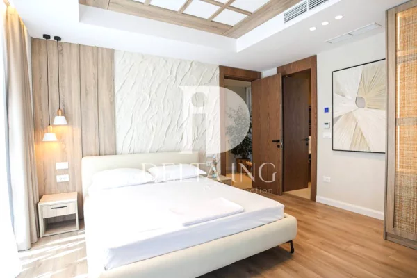 Shtepi ne shitje Vila Luksoze ne Durres, 7+1, Mobilimi E mobiluar, Pagesa 1,800,000  Euro.