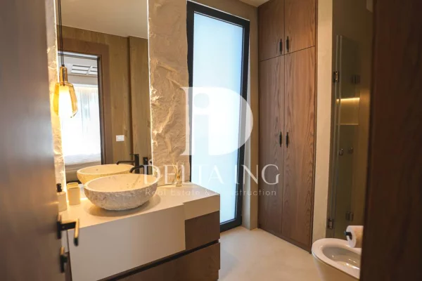 Shtepi ne shitje Vila Luksoze ne Durres, 7+1, Mobilimi E mobiluar, Pagesa 1,800,000  Euro.