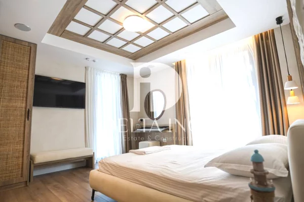 Shtepi ne shitje Vila Luksoze ne Durres, 7+1, Mobilimi E mobiluar, Pagesa 1,800,000  Euro.