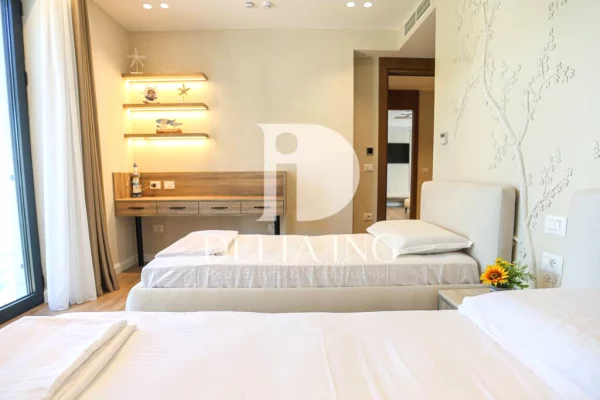 Shtepi ne shitje Vila Luksoze ne Durres, 7+1, Mobilimi E mobiluar, Pagesa 1,800,000  Euro.